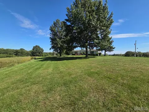 Exterior - 31718 Casino Dr, Canton, MO 63435 photo 4 of 8
