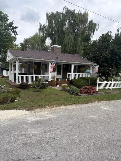 210 S Main Cross St, Bowling Green, MO 63334