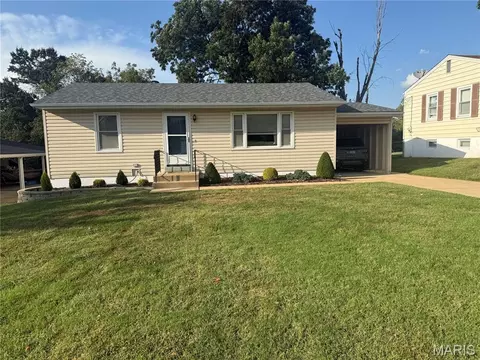 11147 Golf Crest Dr, Saint Louis, MO 63126