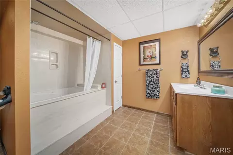 Bath - 28796 N Oak Dr, Wright City, MO 63390 photo 5 of 6