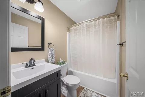 Bath - 28796 N Oak Dr, Wright City, MO 63390 photo 4 of 6