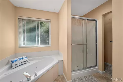 Bath - 28796 N Oak Dr, Wright City, MO 63390 photo 2 of 6