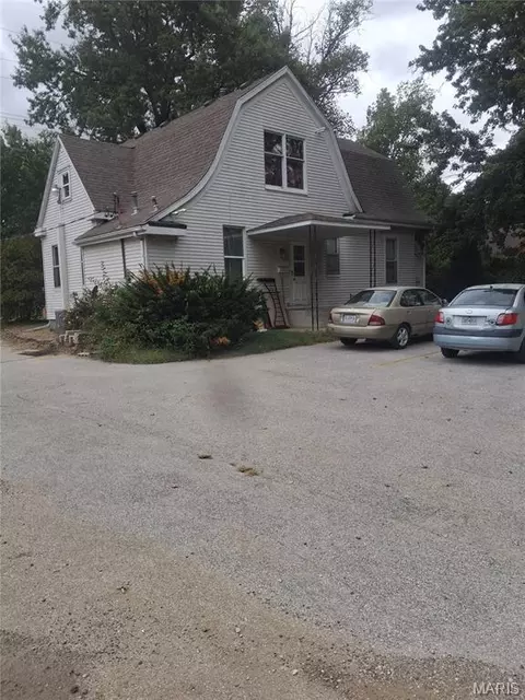 511 S West St, Carlinville, IL 62626