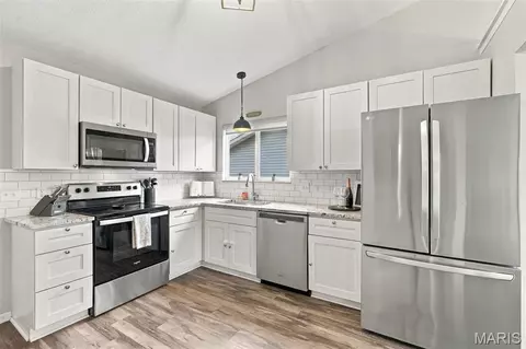 Kitchen - 6 S Perry Cir, O'fallon, MO 63366 photo 2 of 3