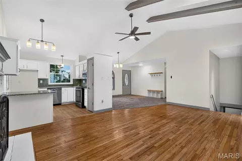 Living - 12 Lamplighter Ln, O'fallon, MO 63368 photo 6 of 6