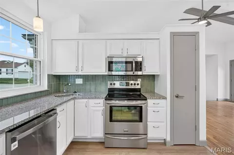 Kitchen - 12 Lamplighter Ln, O'fallon, MO 63368 photo 3 of 4