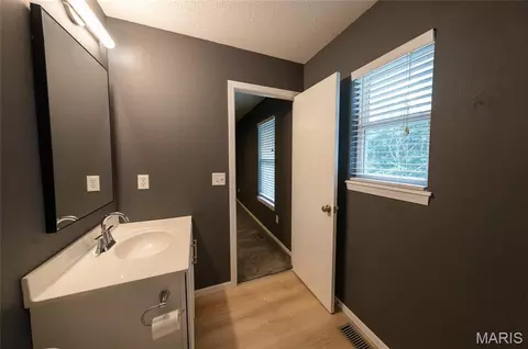 Bath - 3858 Birch Dr, Imperial, MO 63052 photo 2 of 6