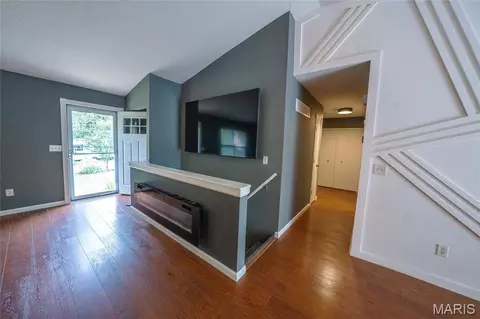 Entry Way - 3858 Birch Dr, Imperial, MO 63052 photo 1 of 4