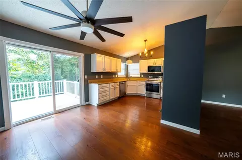 Entry Way - 3858 Birch Dr, Imperial, MO 63052 photo 2 of 4