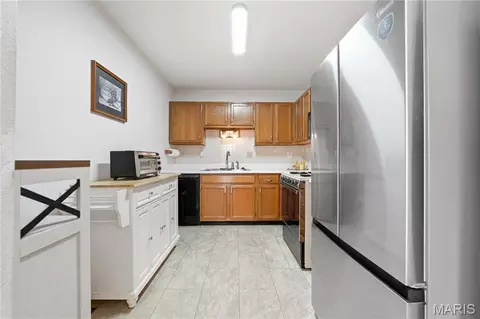 Kitchen - 550 Spring Glen Dr, Ballwin, MO 63021 photo 3 of 3