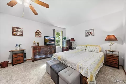 Bedroom - 550 Spring Glen Dr, Ballwin, MO 63021 photo 2 of 3