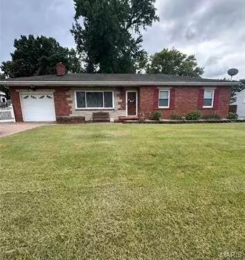 46 N Circle Dr, East Alton, IL 62024