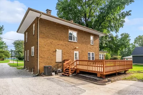 Exterior - 129 Orchard Dr, Belleville, IL 62221 photo 6 of 14