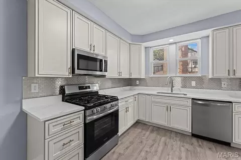 Kitchen - 129 Orchard Dr, Belleville, IL 62221 photo 4 of 4