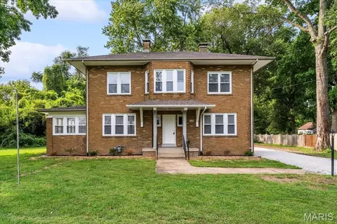 Exterior - 129 Orchard Dr, Belleville, IL 62221 photo 2 of 14