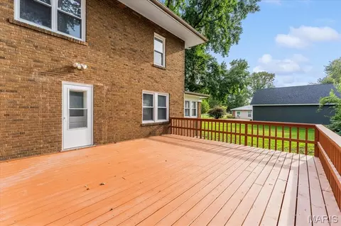 Exterior - 129 Orchard Dr, Belleville, IL 62221 photo 7 of 14