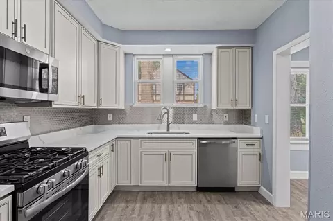 Kitchen - 129 Orchard Dr, Belleville, IL 62221 photo 3 of 4