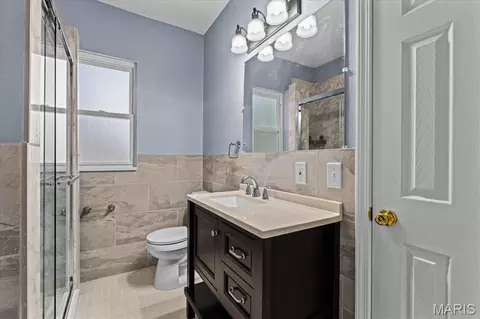 Bath - 129 Orchard Dr, Belleville, IL 62221 photo 2 of 2