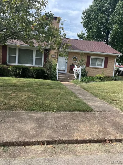 903 Moorland St, Farmington, MO 63640