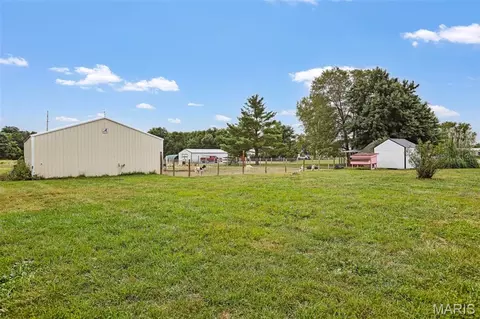 Exterior - 16519 Conrad Rd, Brighton, IL 62012 photo 5 of 6