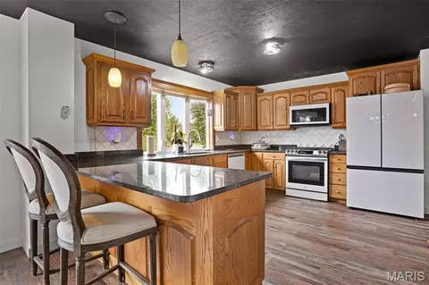 Kitchen - 16519 Conrad Rd, Brighton, IL 62012 photo 1 of 3