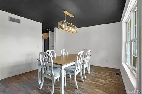 Dining - 16519 Conrad Rd, Brighton, IL 62012 photo 2 of 3