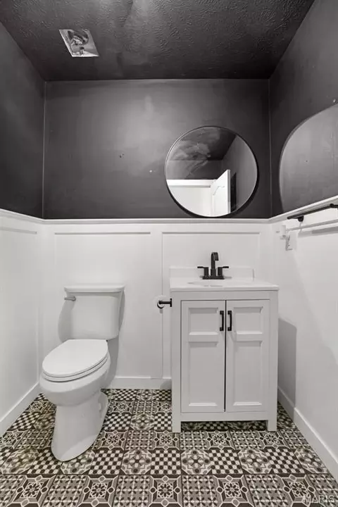 Bath - 16519 Conrad Rd, Brighton, IL 62012 photo 1 of 6