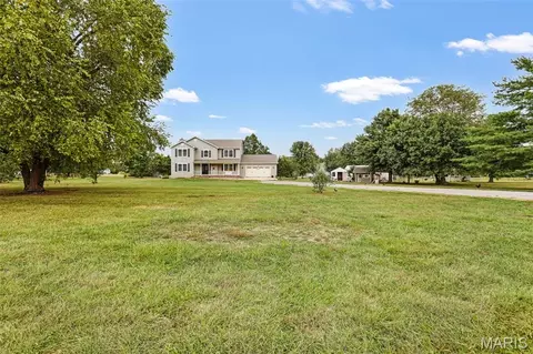 Exterior - 16519 Conrad Rd, Brighton, IL 62012 photo 3 of 6