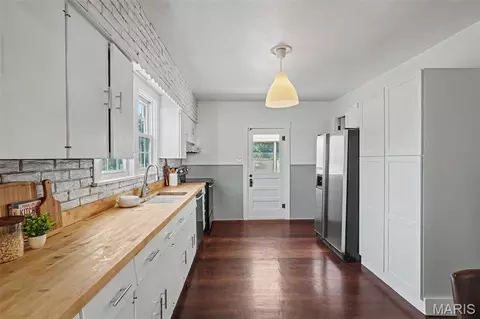 Kitchen - 406 W Springfield Ave, Union, MO 63084 photo 1 of 3