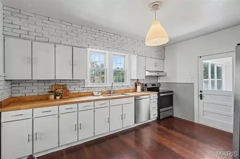 Kitchen - 406 W Springfield Ave, Union, MO 63084 photo 2 of 3