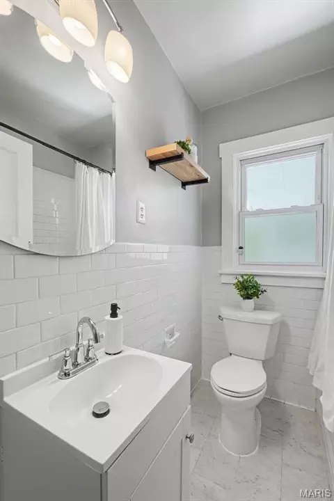 Bath - 406 W Springfield Ave, Union, MO 63084 photo 1 of 2