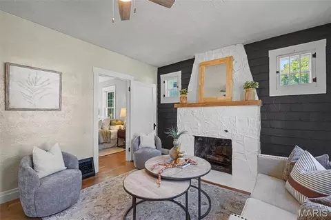 Living - 406 W Springfield Ave, Union, MO 63084 photo 2 of 3