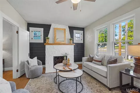 Living - 406 W Springfield Ave, Union, MO 63084 photo 1 of 3