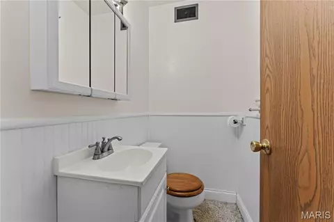 Bath - 833 Weedel Dr, Arnold, MO 63010 photo 1 of 2