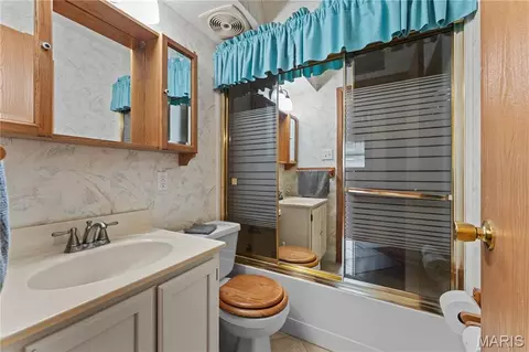 Bath - 833 Weedel Dr, Arnold, MO 63010 photo 2 of 2