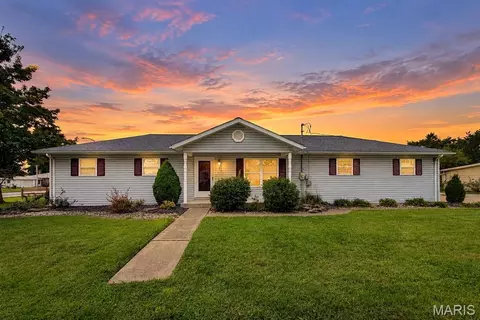 7 N 11th St, New Baden, IL 62265