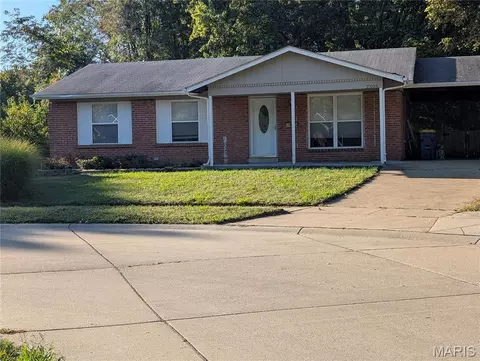2305 Stoney End Ct, Florissant, MO 63031