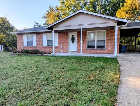 2305 Stoney End Ct, Florissant, MO 63031