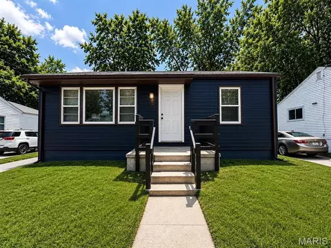 24 Vierling Dr, Saint Louis, MO 63135