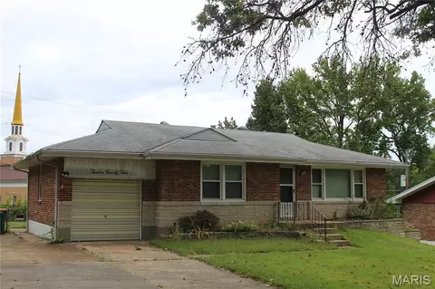 1295 Chambers Rd, Saint Louis, MO 63137
