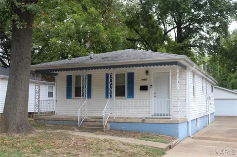 10180 Count Dr, Saint Louis, MO 63136