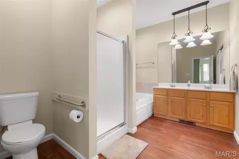 Bath - 910 Oak Pass Ln, Sullivan, MO 63080 photo 1 of 5