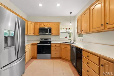 Kitchen - 910 Oak Pass Ln, Sullivan, MO 63080 photo 2 of 4