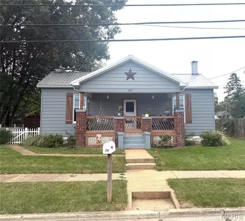 208 E First St, Farmington, MO 63640