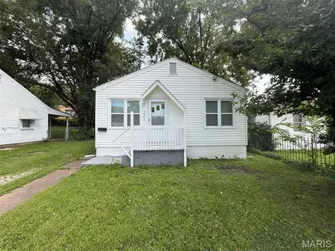 2326 Chambers Rd, Saint Louis, MO 63136