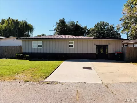 407 N Short St, Advance, MO 63730