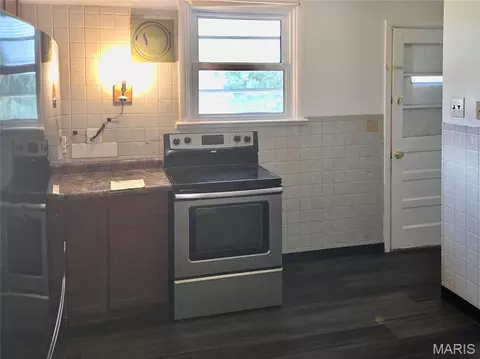 Kitchen - 62 Bayview Ct, Ferguson, MO 63135 photo 1 of 2