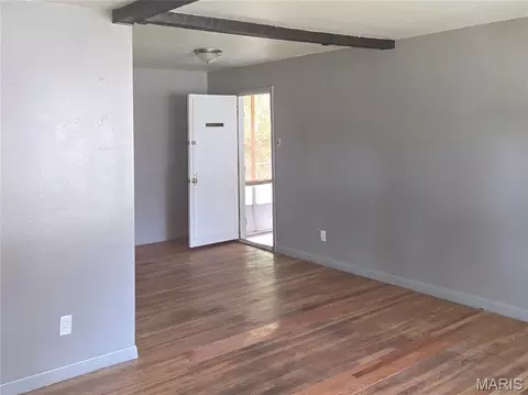 Living - 62 Bayview Ct, Ferguson, MO 63135 photo 1 of 3