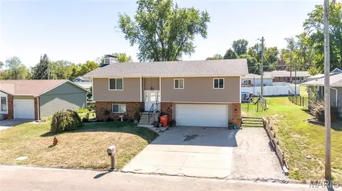 1310 Thistle Dr, Vandalia, IL 62471