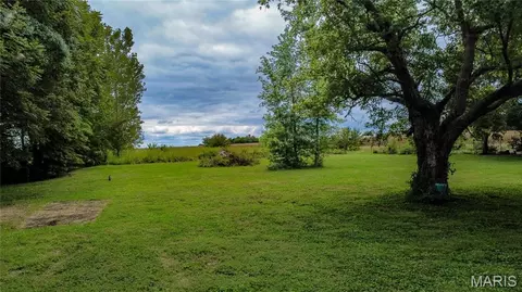 1206 Haselhorst Rd, New Baden, IL 62265